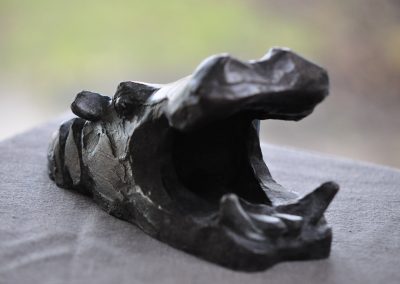 Hippopotame-bronze-noir-patine-classique-gueule-ouverte-crocs-talque-sculpture-sculpteur-lille-france